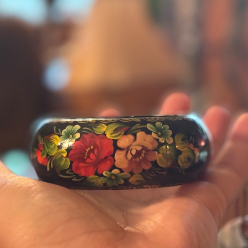VINTAGE Russian Black Lacquer Floral Painted Bangle Bracelet Small - Picture 3 of 17